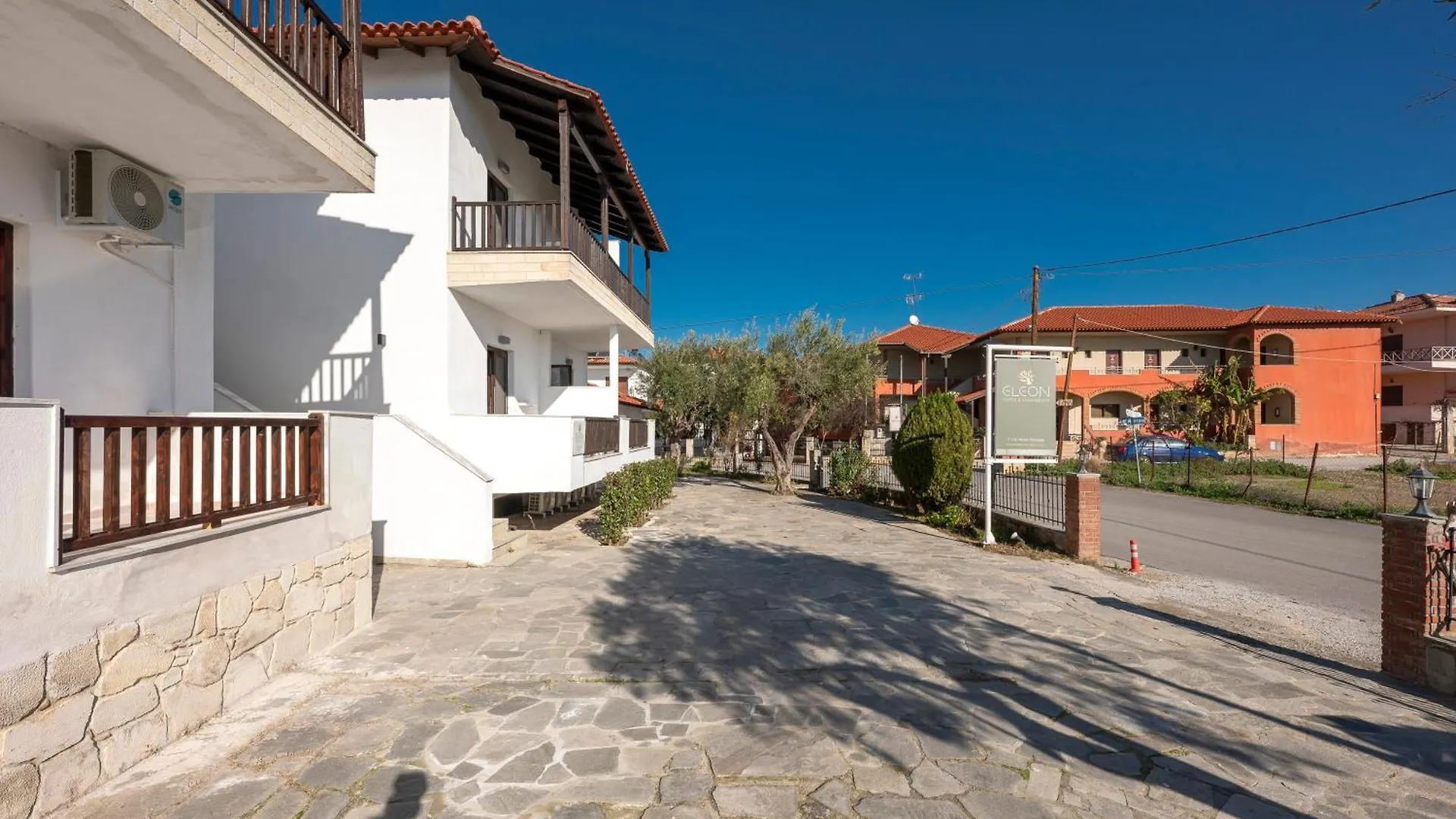 Eleon Suites & Apartments Afytos 0*,