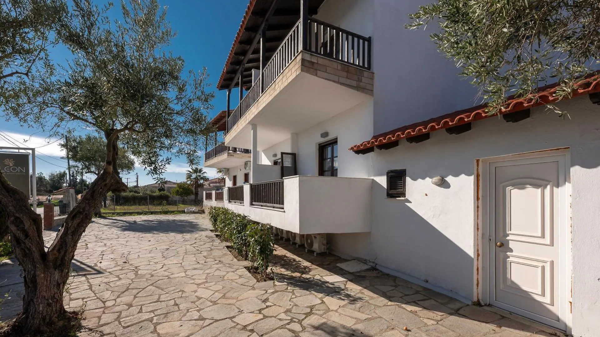 Eleon Suites & Apartments Afytos 0*,  Greece