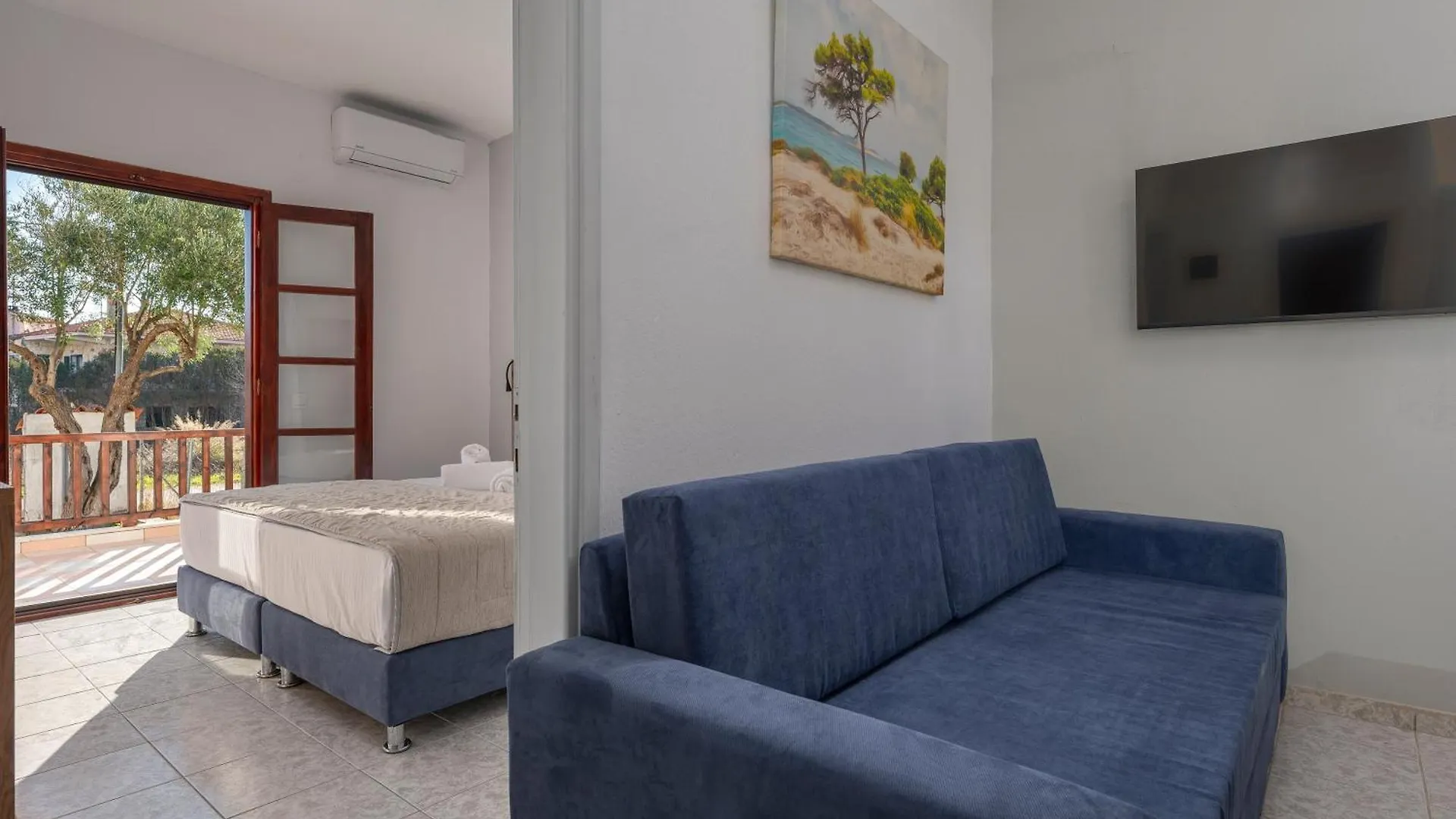 Eleon Suites & Apartments Afytos Greece