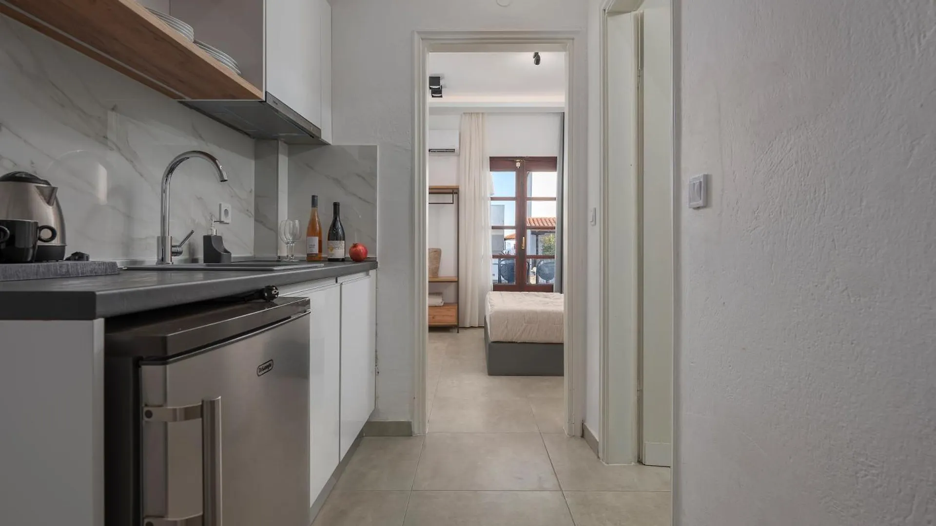 Eleon Suites & Apartments Afytos