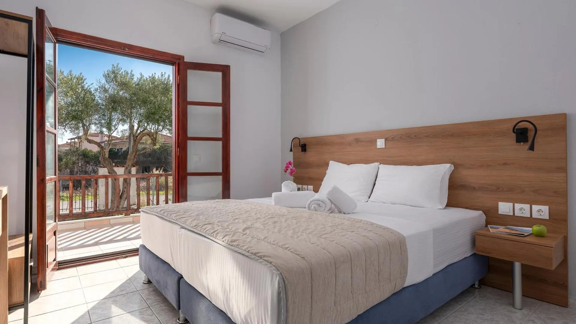 Eleon Suites & Apartments Afytos