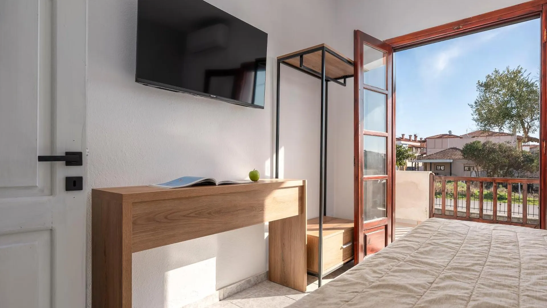 Eleon Suites & Apartments Afytos
