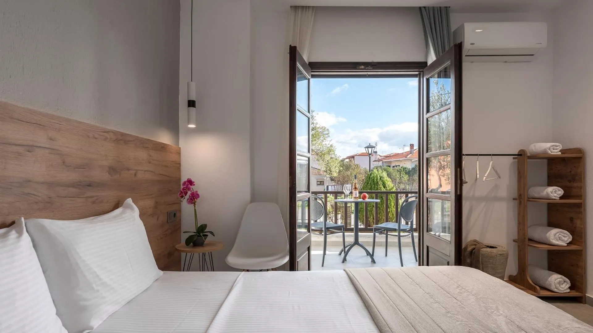 Eleon Suites & Apartments Afytos