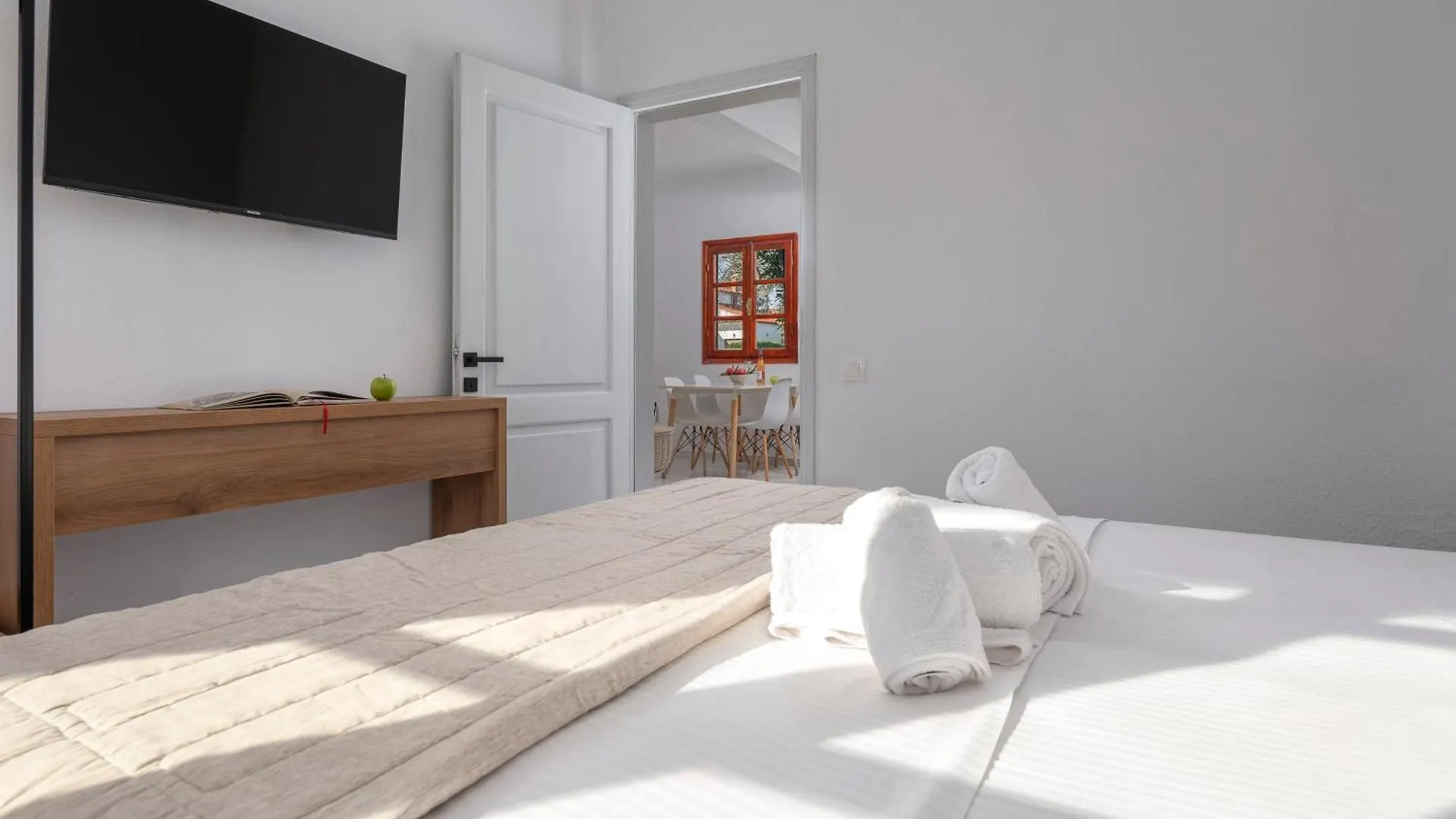 Eleon Suites & Apartments Afytos