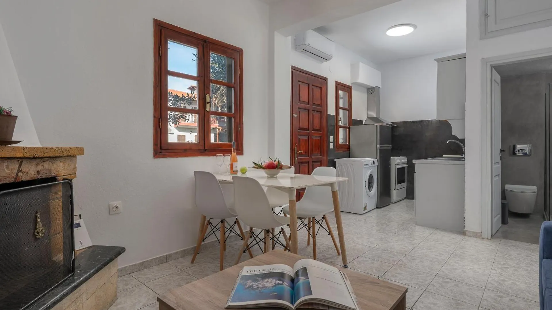 Eleon Suites & Apartments Afytos 0*,  Greece
