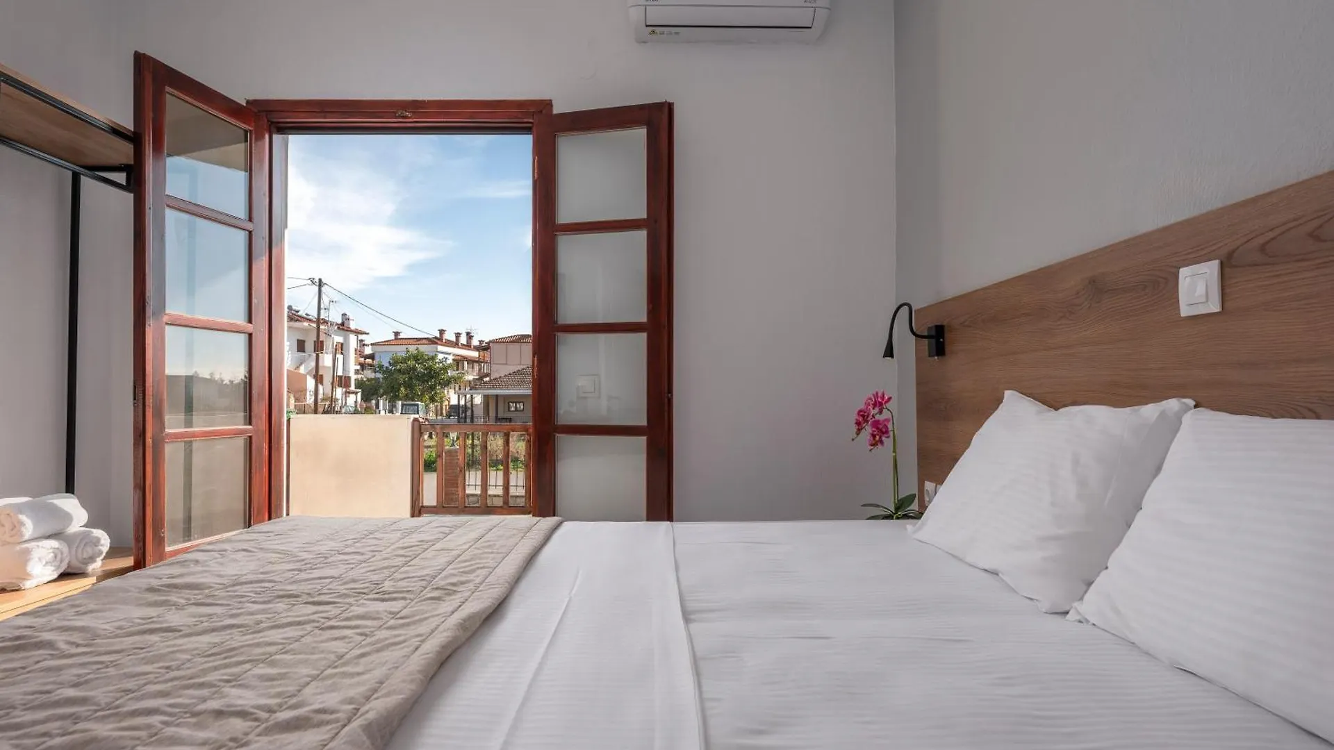 Eleon Suites & Apartments Afytos