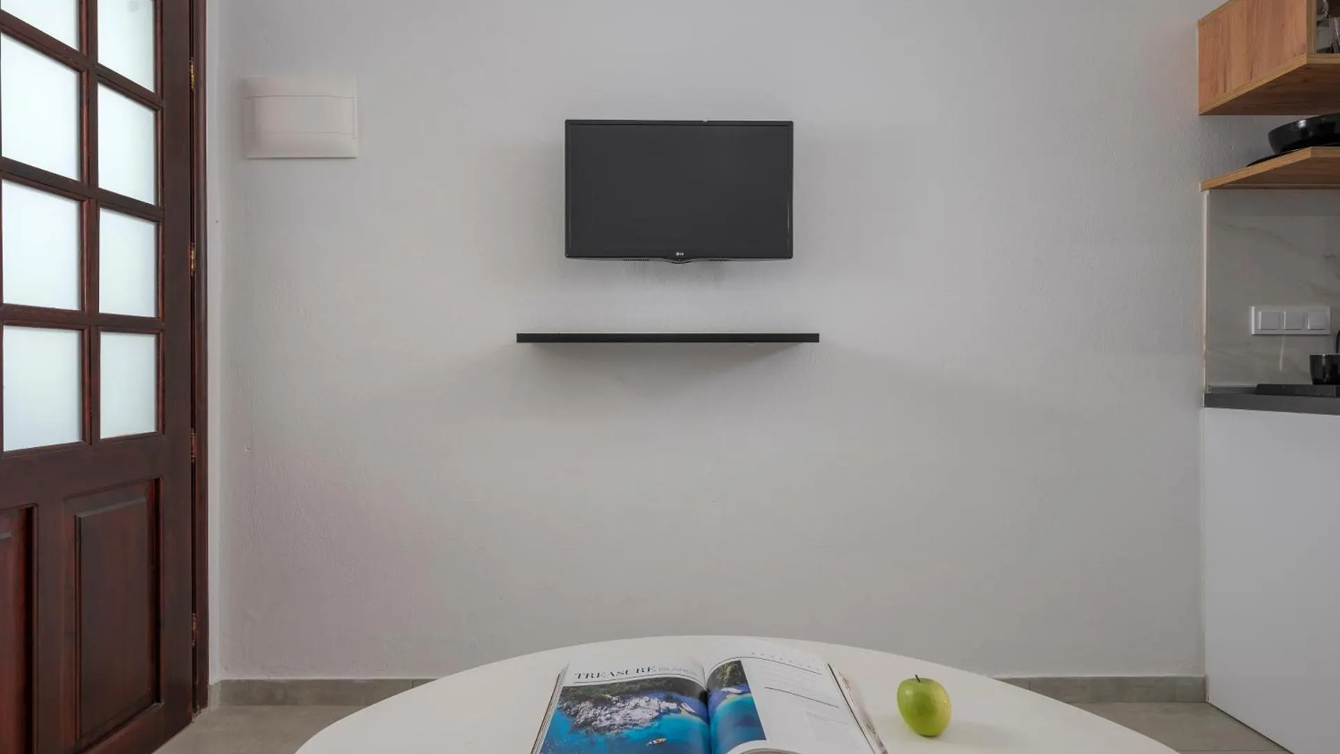 Eleon Suites & Apartments Afytos