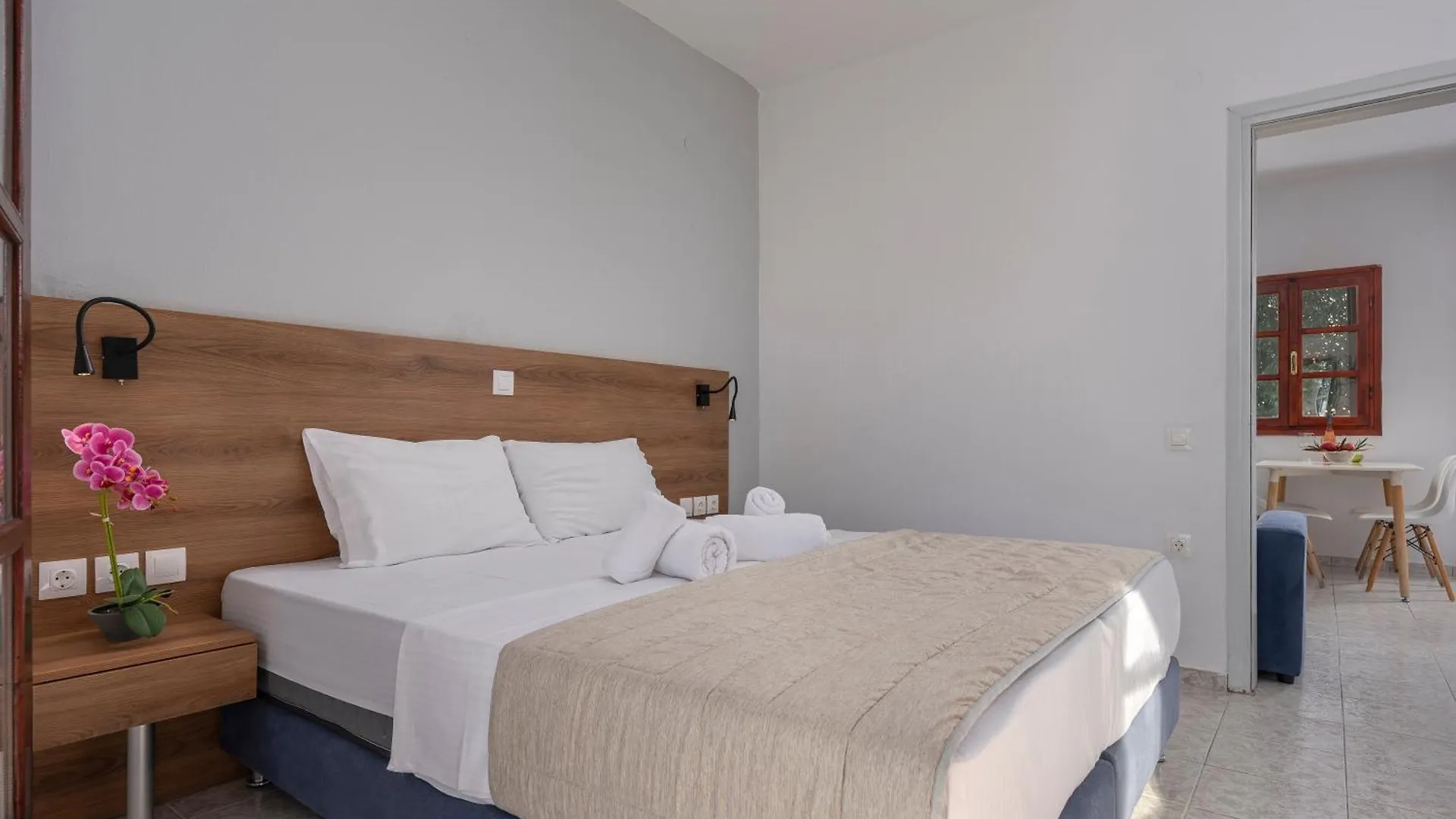 Eleon Suites & Apartments Afytos