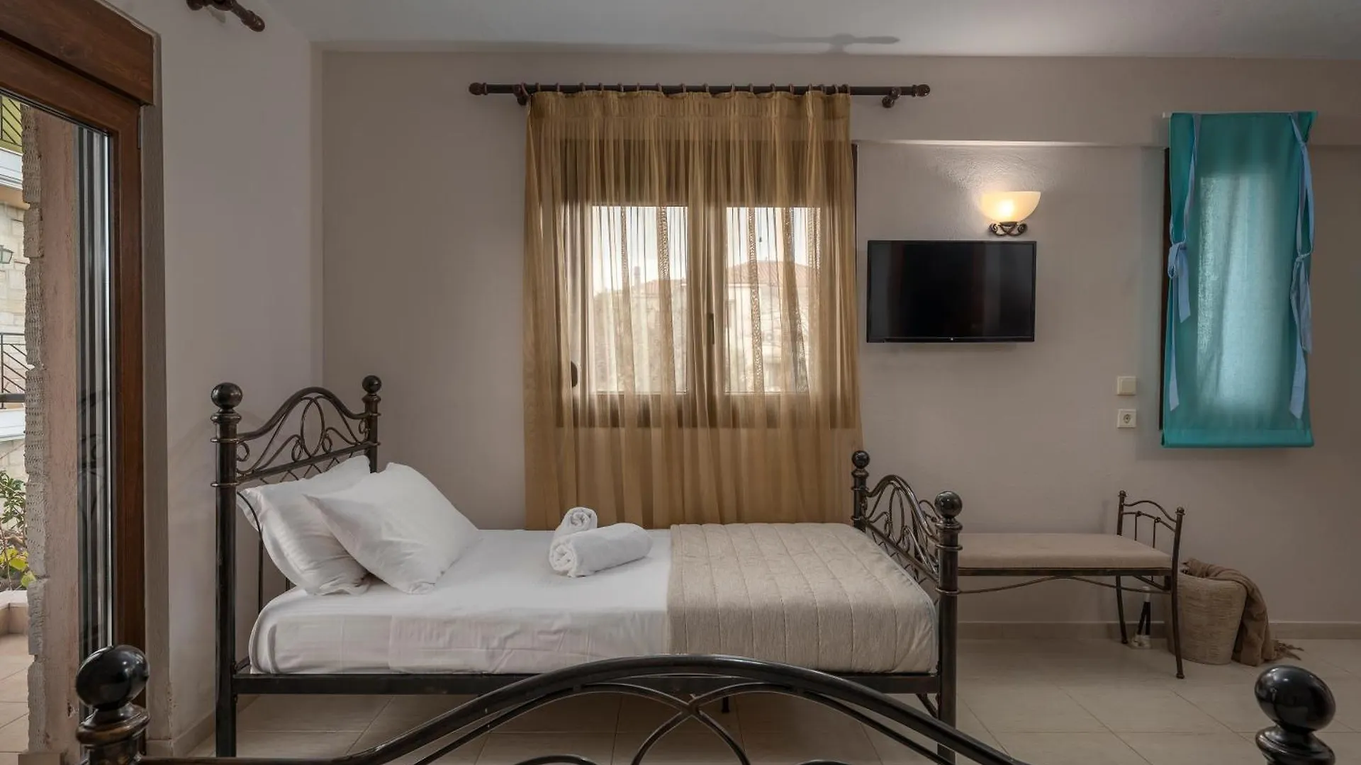 Eleon Suites & Apartments Afytos